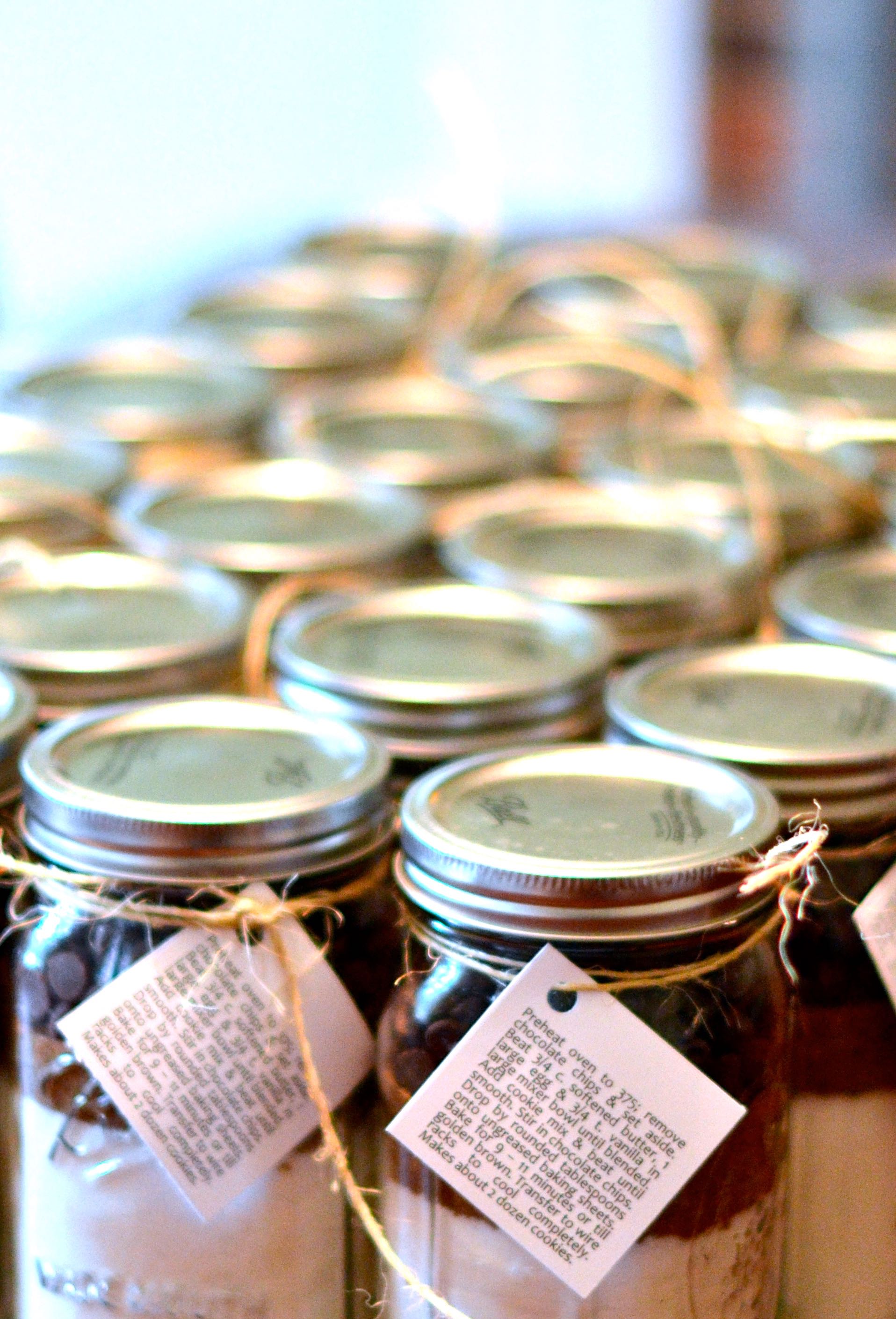 mason jar chocolate chip cookie mix - perfect party favors