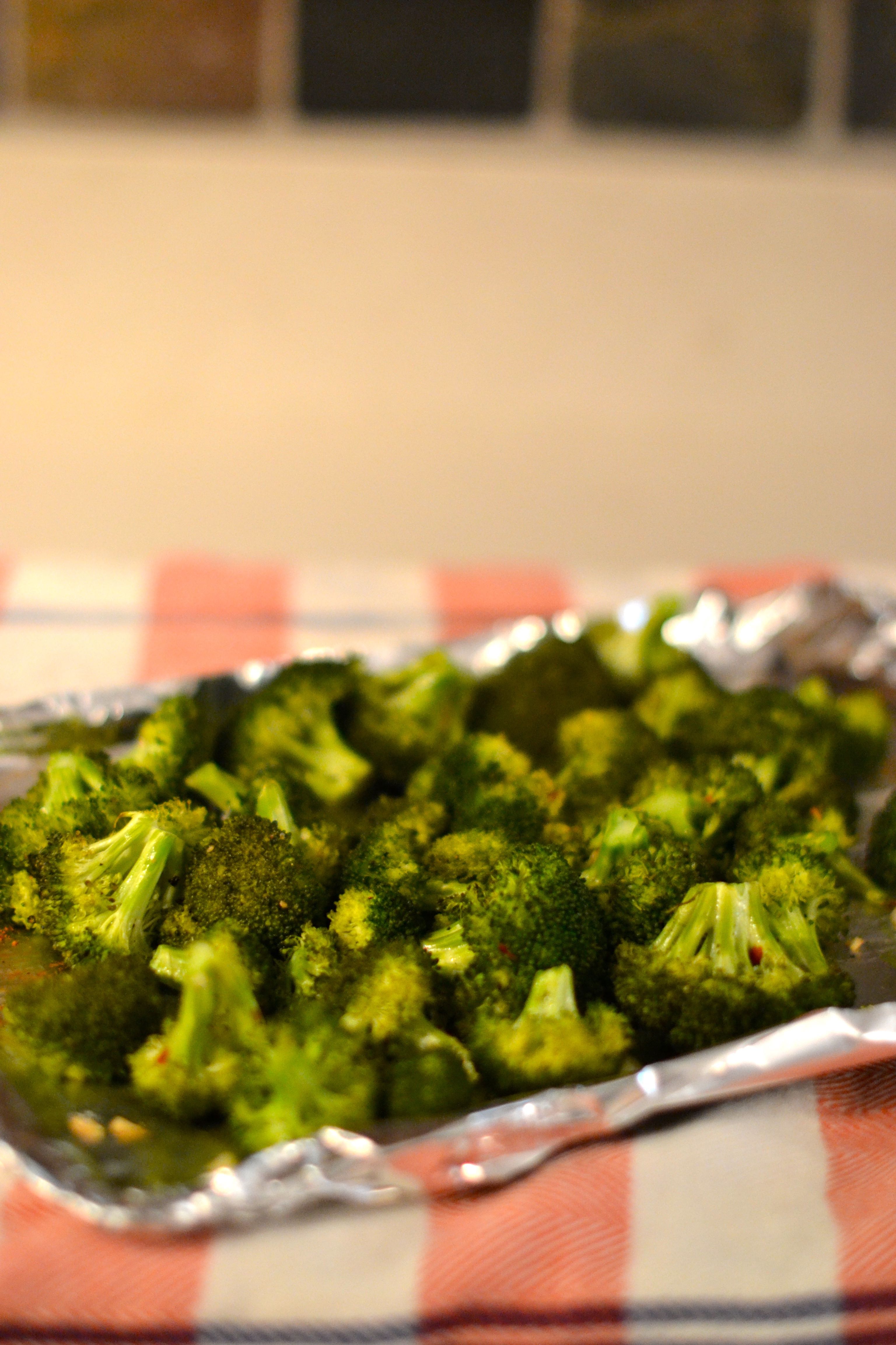 easy roasted broccoli recipe - only takes 25 minutes from start to finish!