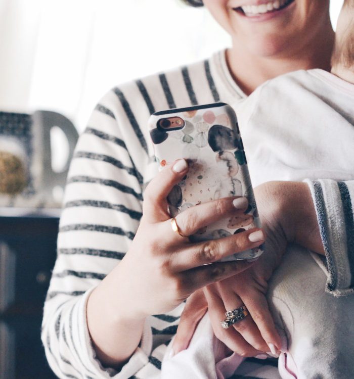 These Are The Apps Every Mom Needs on Her Phone