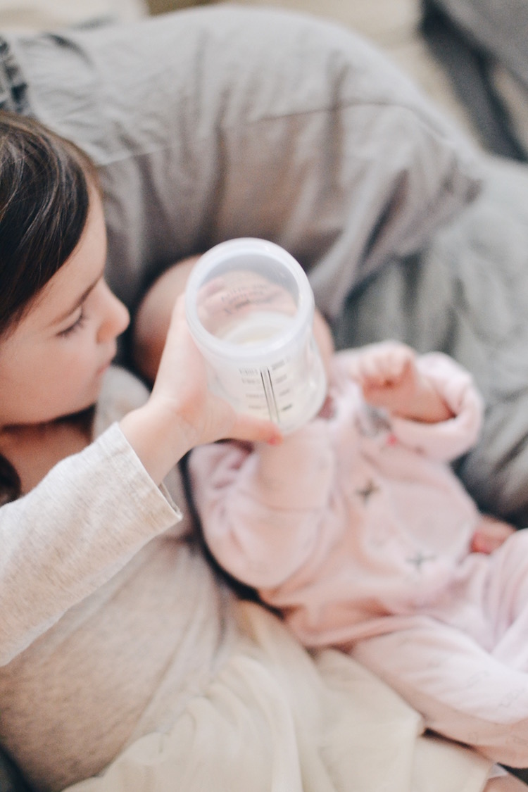 how to get a breastfed baby to take a bottle like a champ 