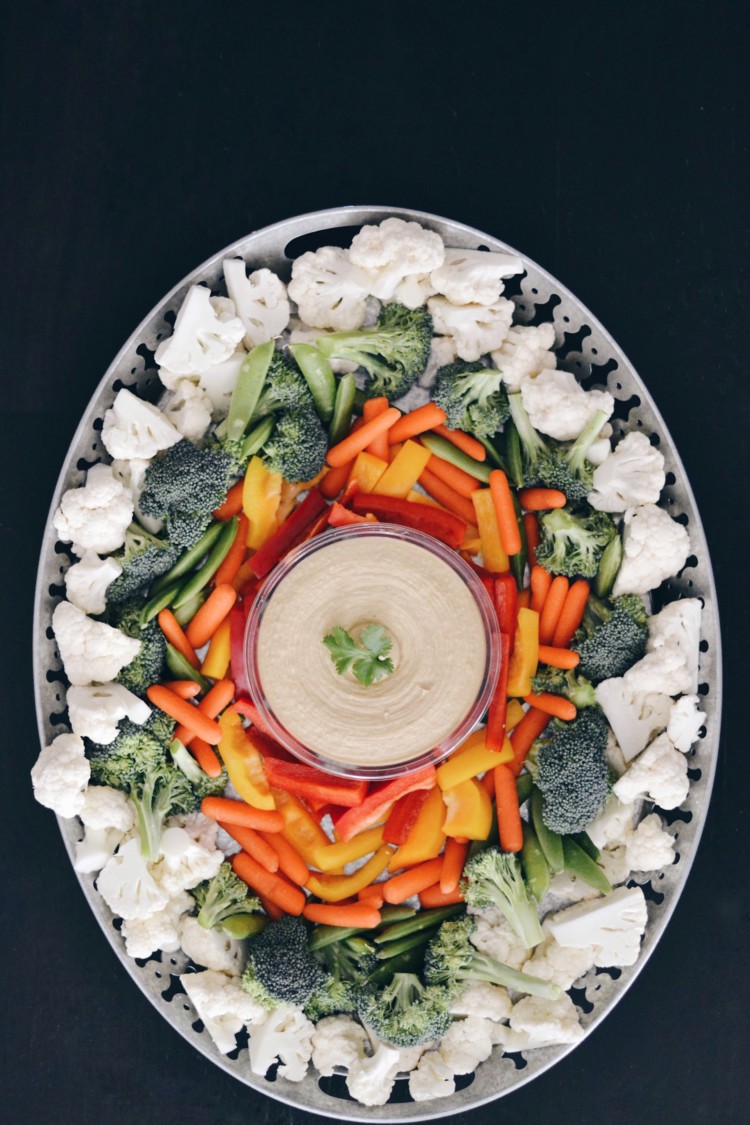 easy summer appetizer - this rainbow veggie hummus appetizer tray is so easy, perfect for a BBQ appetizer or a rainbow themed party
