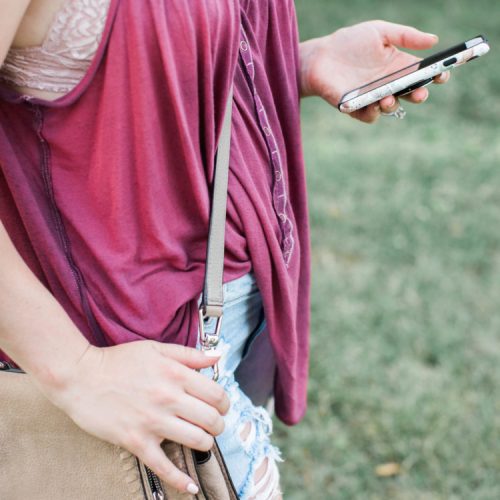 a summer outfit for moms