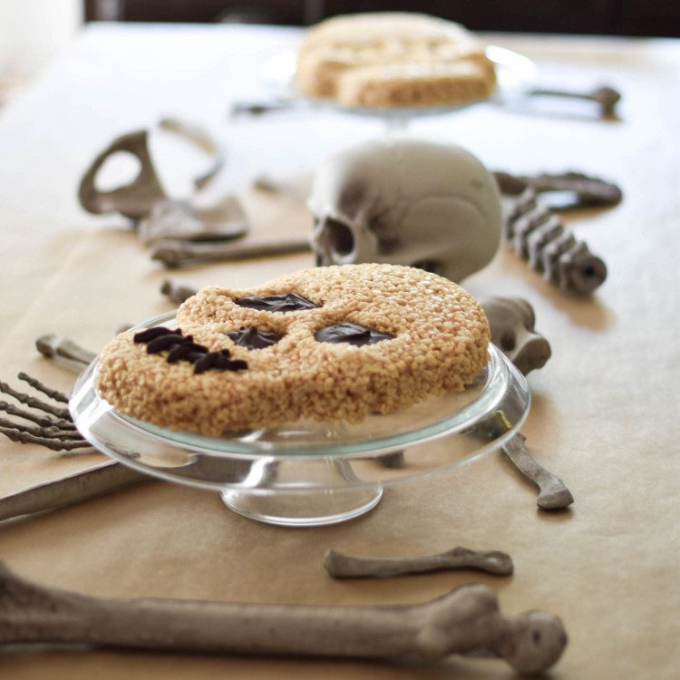 this skeleton cake tutorial is so easy!