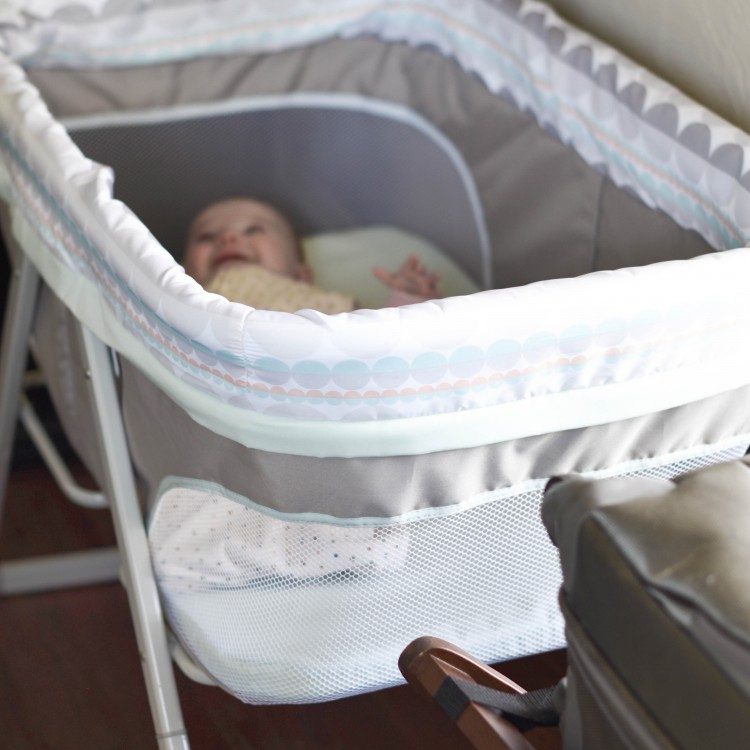 travel bassinet for babies + tips for traveling with babies