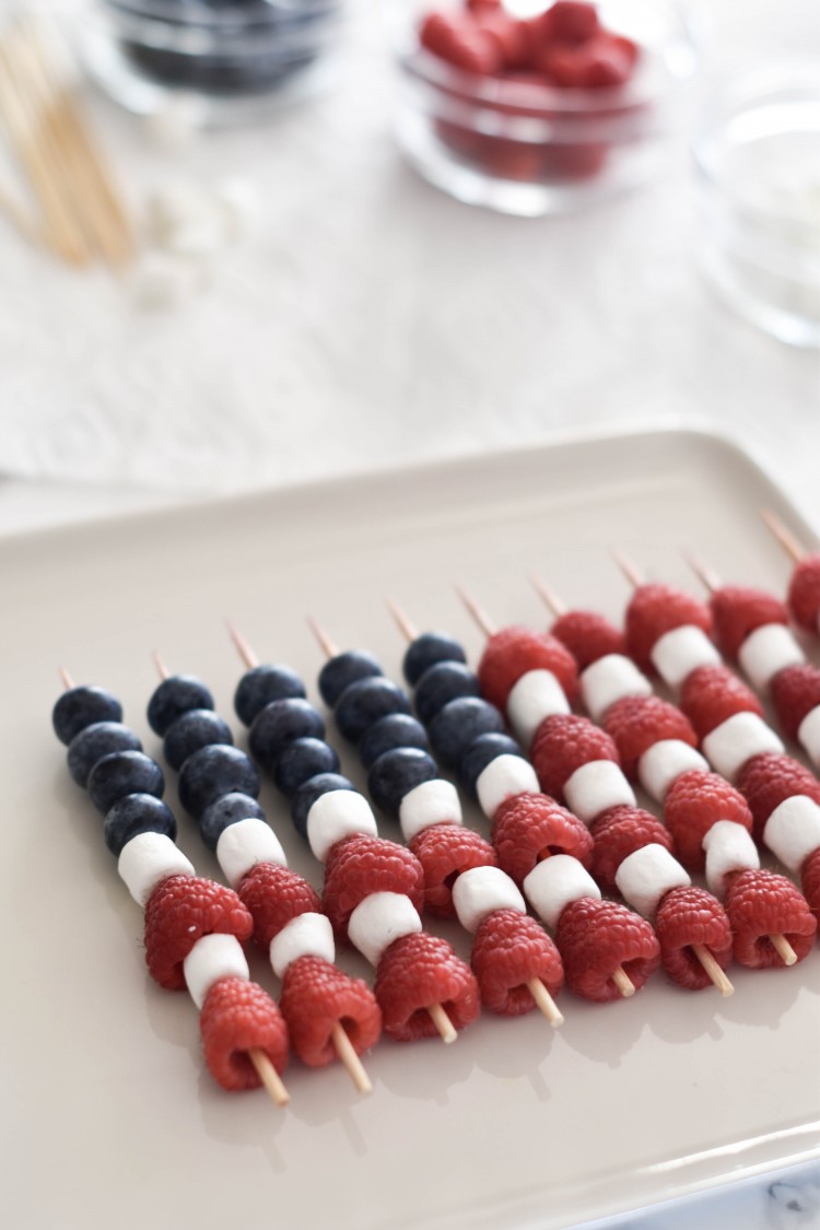 super cute American flag fruit skewers - great for a Captain America party, an Olympics Team USA party, or a 4th of July BBQ 