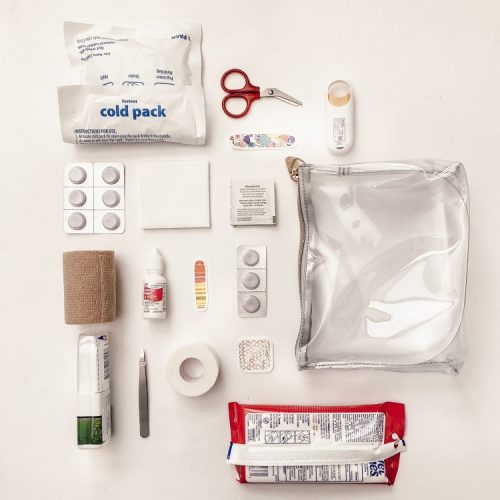 travel first aid kit diy - how to prep for vacation so you have all the safety essentials you need in this travel first aid kit