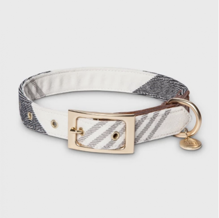 white and black plaid holiday dog collar