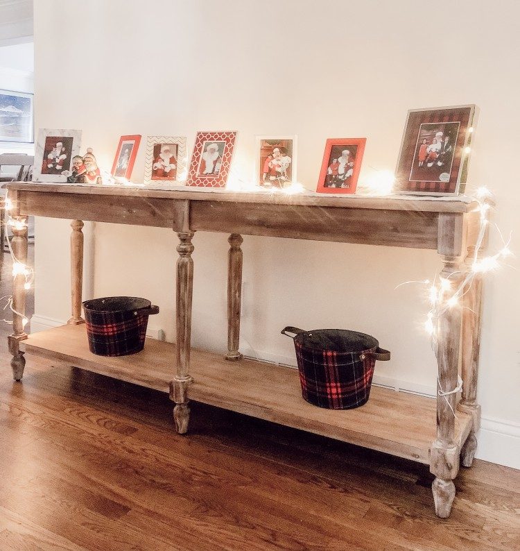 the best christmas picture frames for santa photos - love this Santa picture display