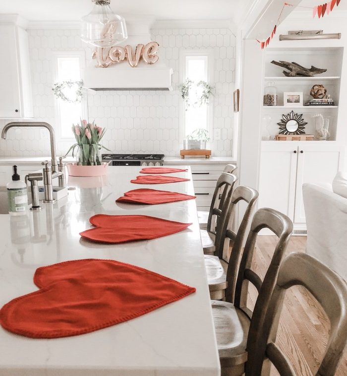 13 Adorable but Simple Valentine’s Day Decorations Ideas