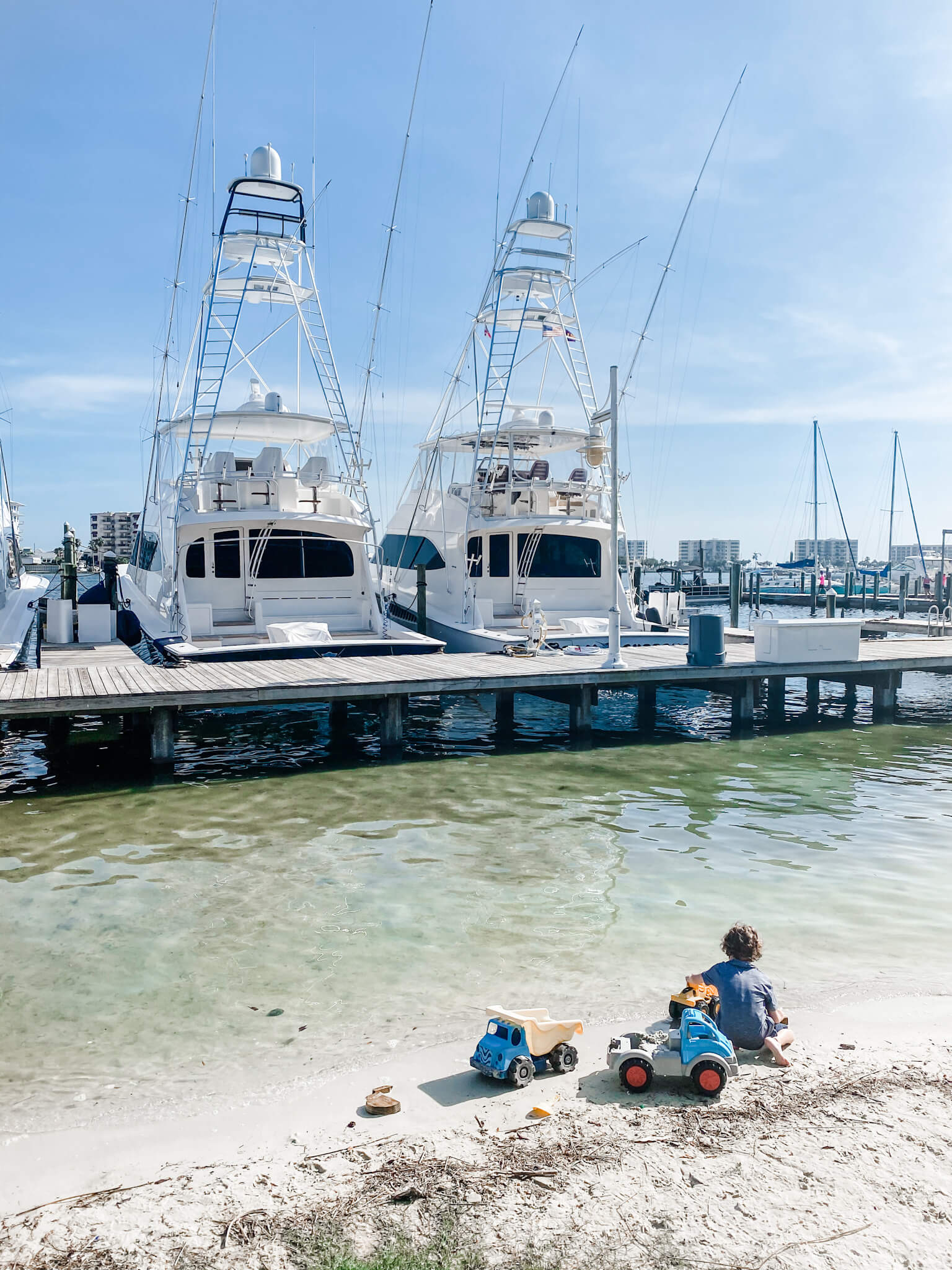 Currently in destin Florida on vacation, I'm fishing at the beach