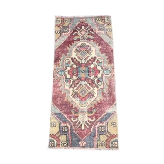 vintage area rug | top picks for the home this week on lovelyluckylife.com